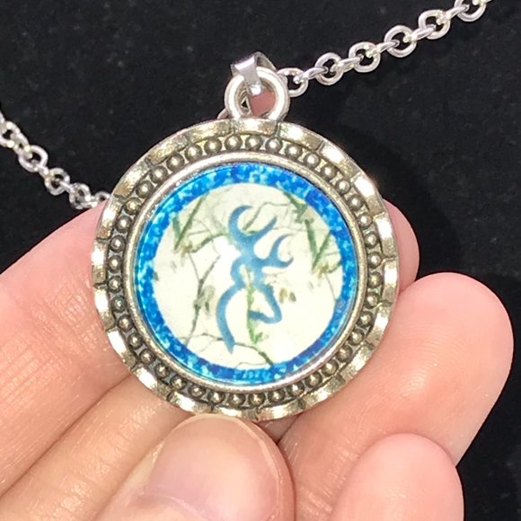 20 3/4" Blue and White Browning Cable Chain Necklace - Picture 6 of 6